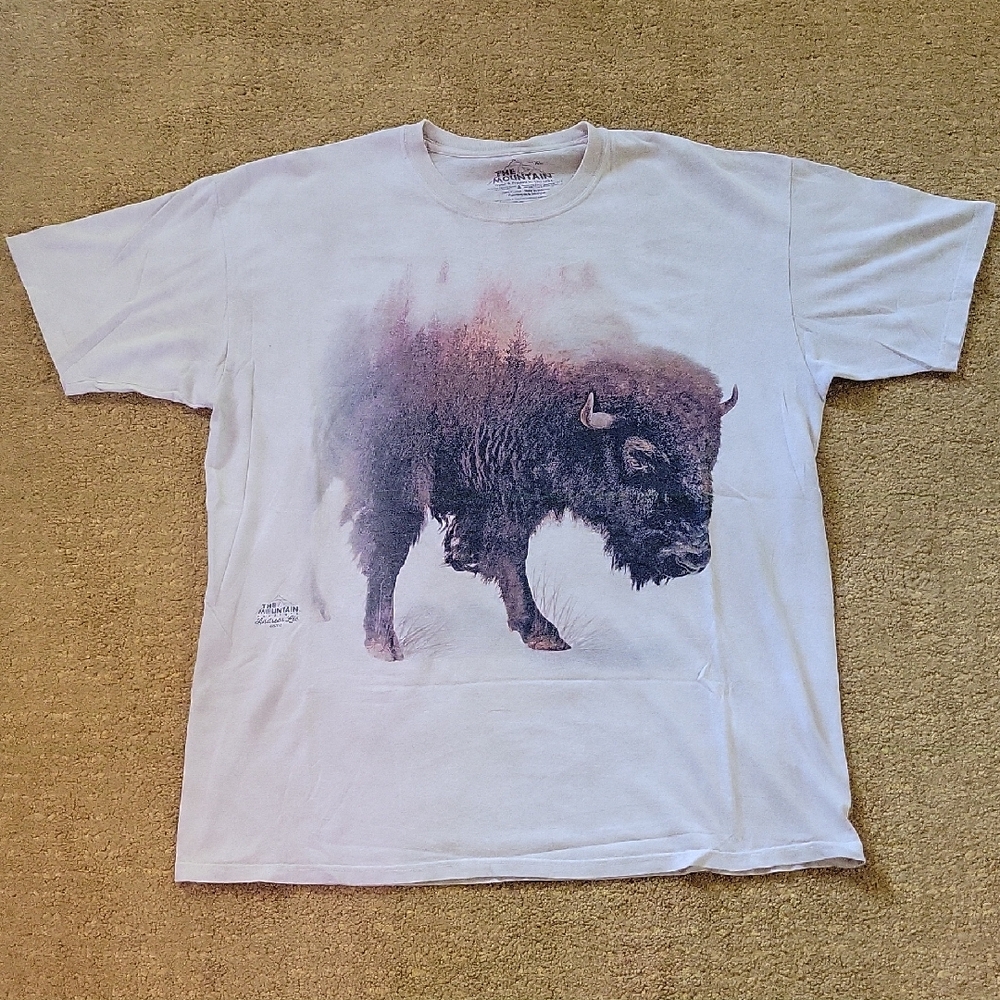 The Mountain Beige Bison Graphic T-shirt. Men's XL.